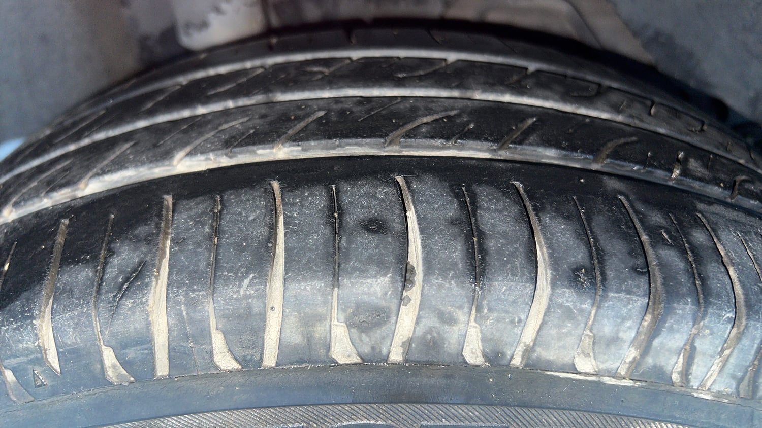 Used 2016 Ford Figo Titanium1.5 TDCi Diesel Manual tyres RIGHT REAR TYRE TREAD VIEW