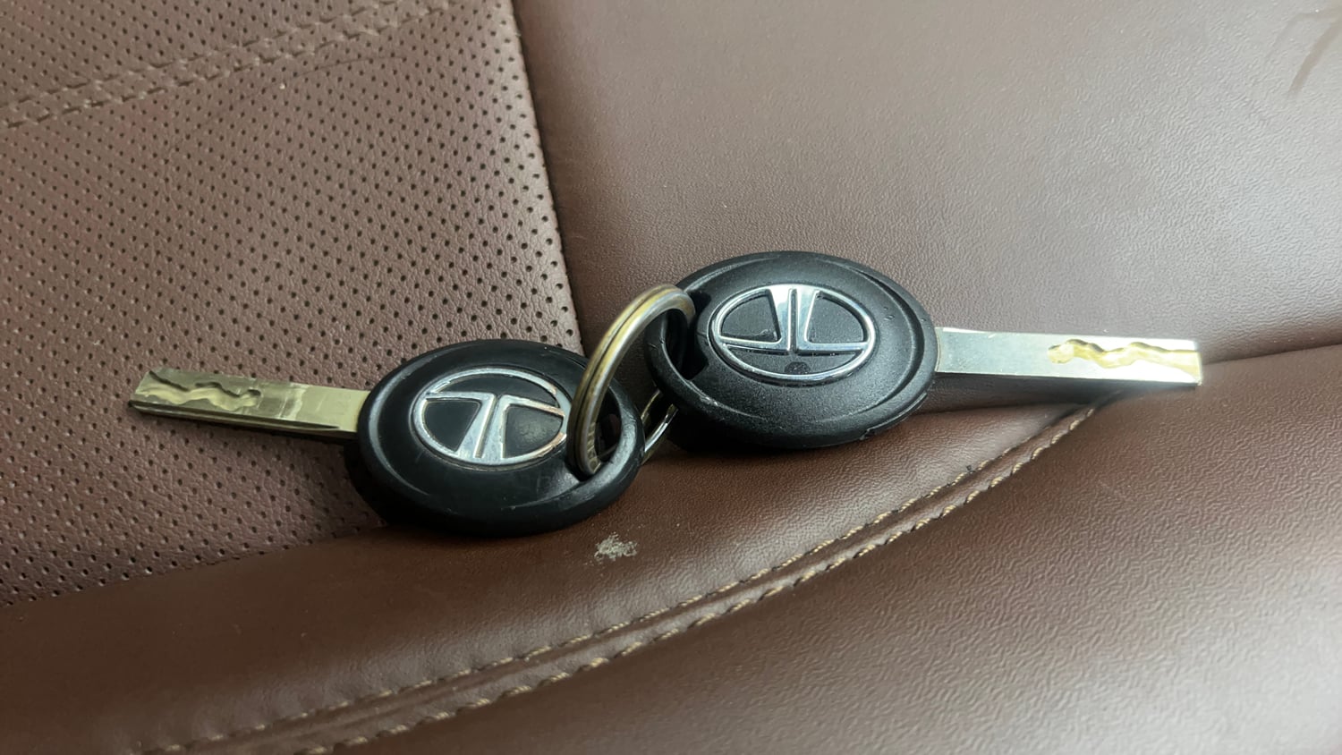 Used 2024 Tata Punch Pure MT Petrol Manual extra CAR KEY VIEW