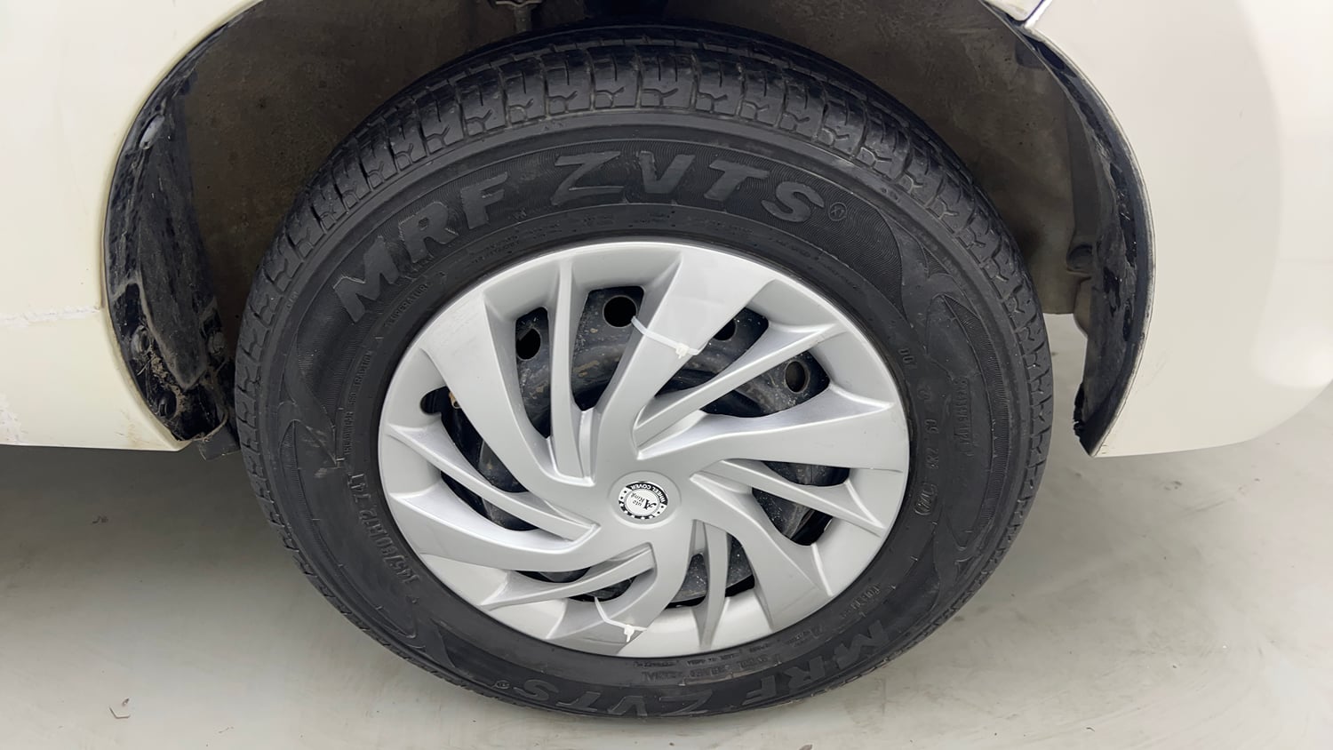 Used 2017 Maruti Suzuki Alto 800 LXi (O) Petrol Manual tyres RIGHT FRONT TYRE RIM VIEW