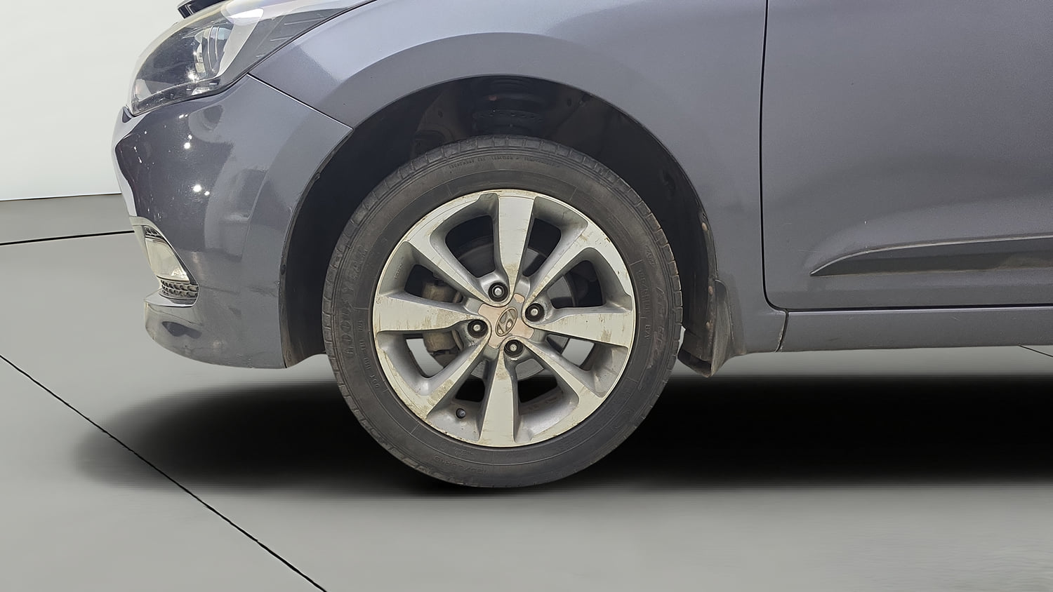 Used 2017 Hyundai Elite i20 Asta 1.4 CRDI Diesel Manual tyres LEFT FRONT TYRE RIM VIEW