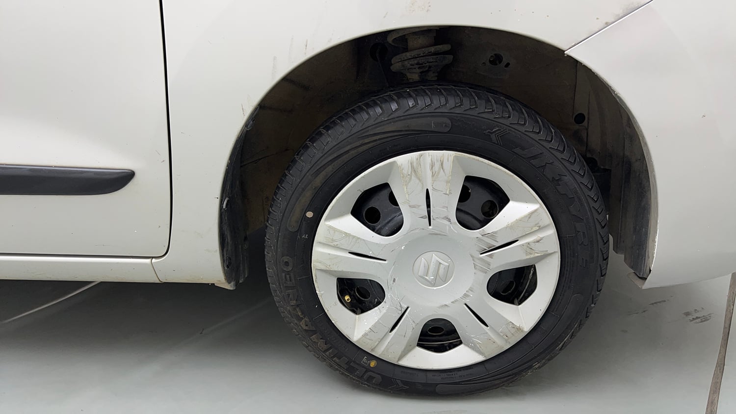 Used 2014 Maruti Suzuki Wagon R VXI Petrol Manual tyres RIGHT FRONT TYRE RIM VIEW