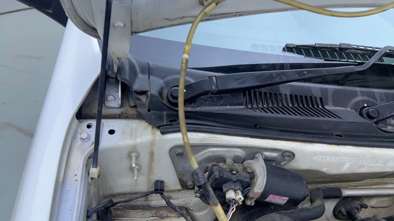 Used 2019 Maruti Suzuki Alto 800 VXi Petrol Manual engine ENGINE RIGHT SIDE HINGE & APRON VIEW