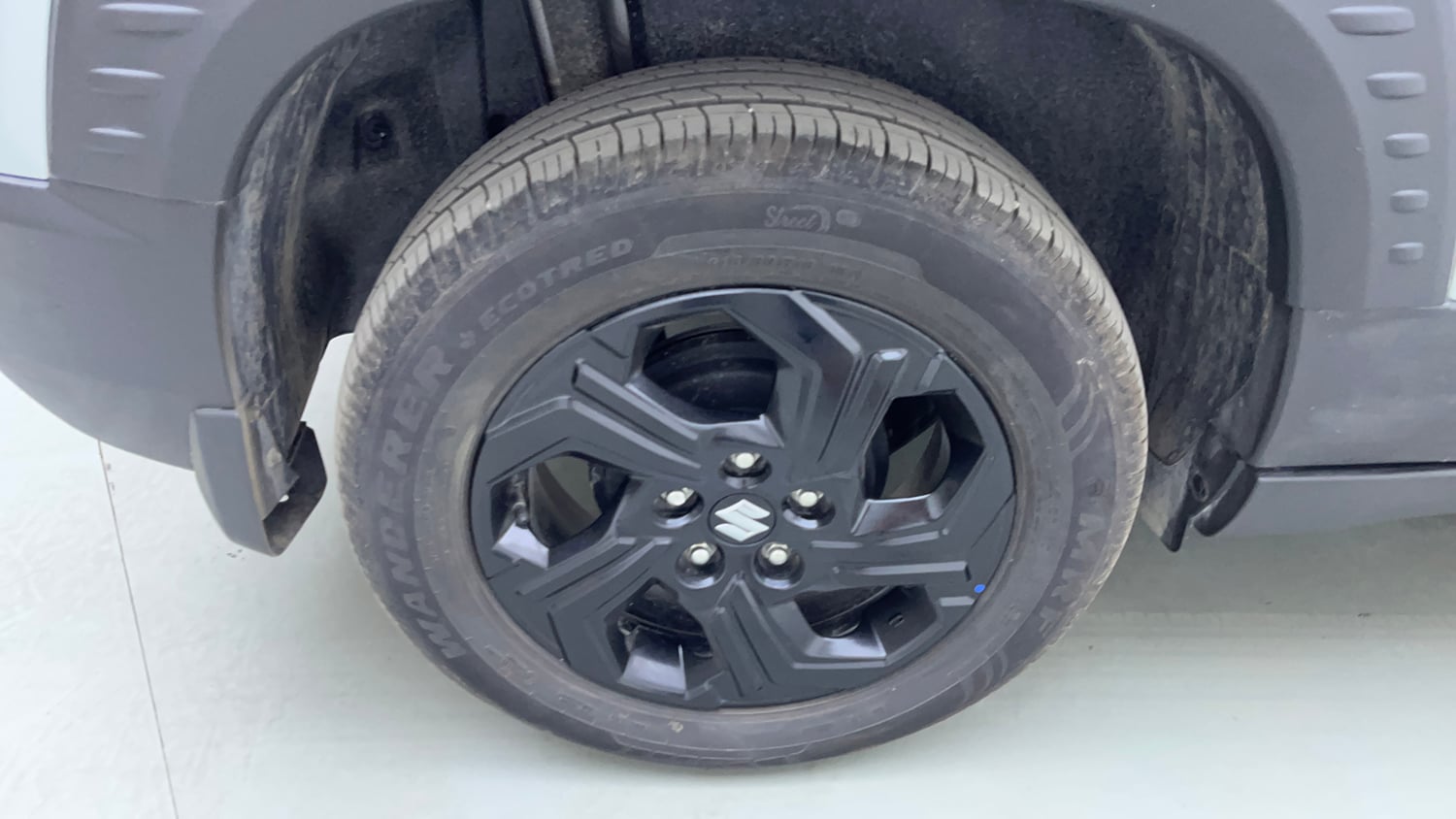 Used 2025 Maruti Suzuki Brezza ZXi AT Petrol Automatic tyres RIGHT REAR TYRE RIM VIEW