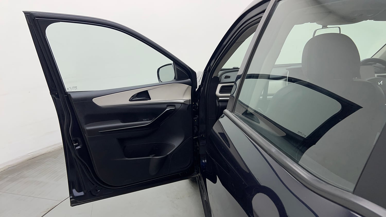Used 2024 Mahindra XUV700 AX 5 Diesel AT 7 STR Diesel Automatic interior LEFT FRONT DOOR OPEN VIEW