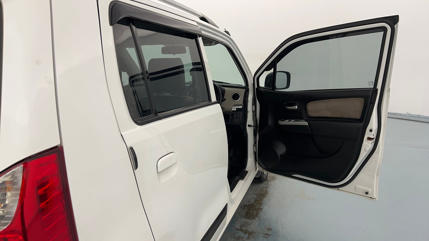 Used 2016 Maruti Suzuki Wagon R VXI Petrol Manual interior RIGHT FRONT DOOR OPEN VIEW