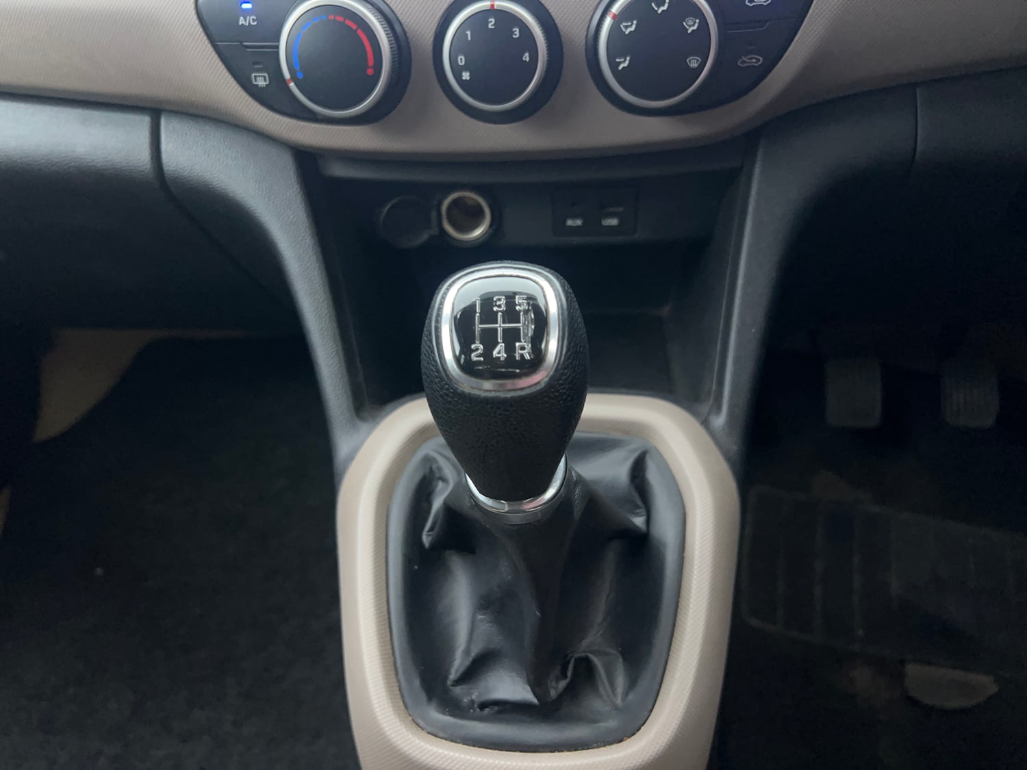 Used 2015 Hyundai Grand i10 Sportz 1.2 Kappa VTVT Petrol Manual interior GEAR  KNOB VIEW