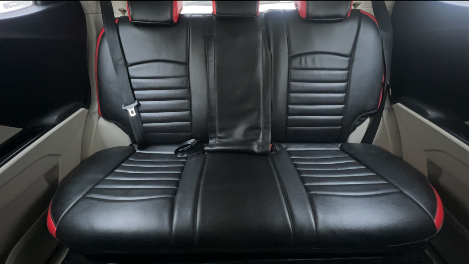 Used 2021 Mahindra XUV 300 W8 (O) 1.2 Petrol AMT Petrol Automatic interior REAR SEAT CONDITION VIEW
