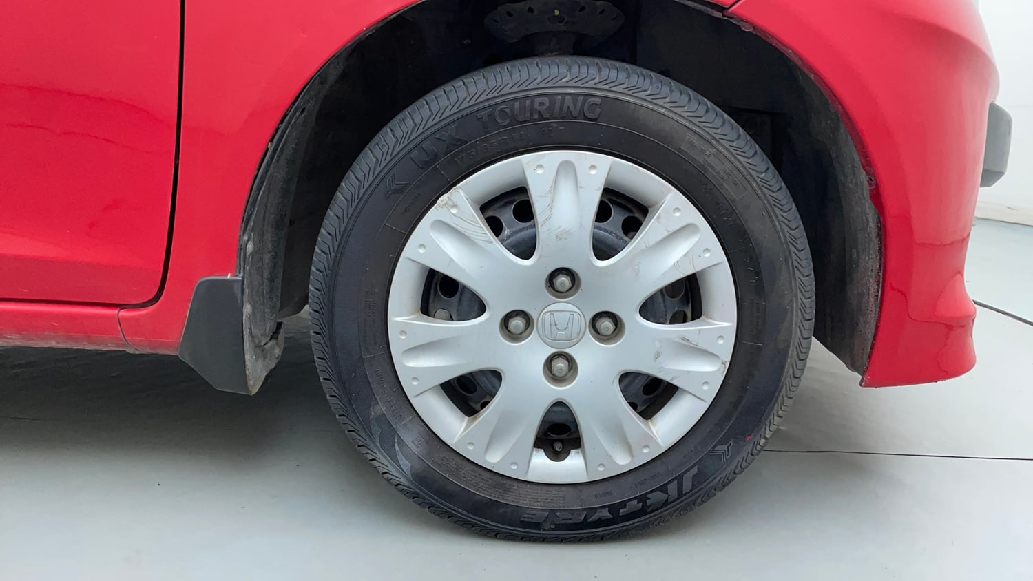 Used 2014 Honda Brio S MT Petrol Manual tyres RIGHT FRONT TYRE RIM VIEW