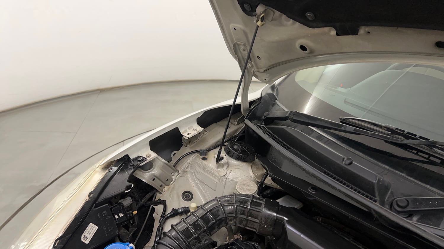 Used 2020 Maruti Suzuki Dzire ZXi AMT Petrol Automatic engine ENGINE RIGHT SIDE HINGE & APRON VIEW