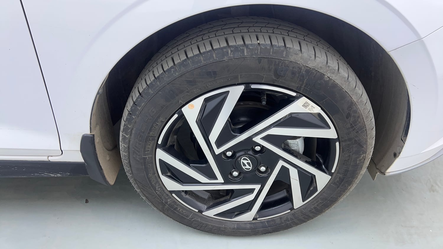 Used 2026 Hyundai New i20 Asta (O) 1.2 IVT Petrol Automatic tyres RIGHT FRONT TYRE RIM VIEW