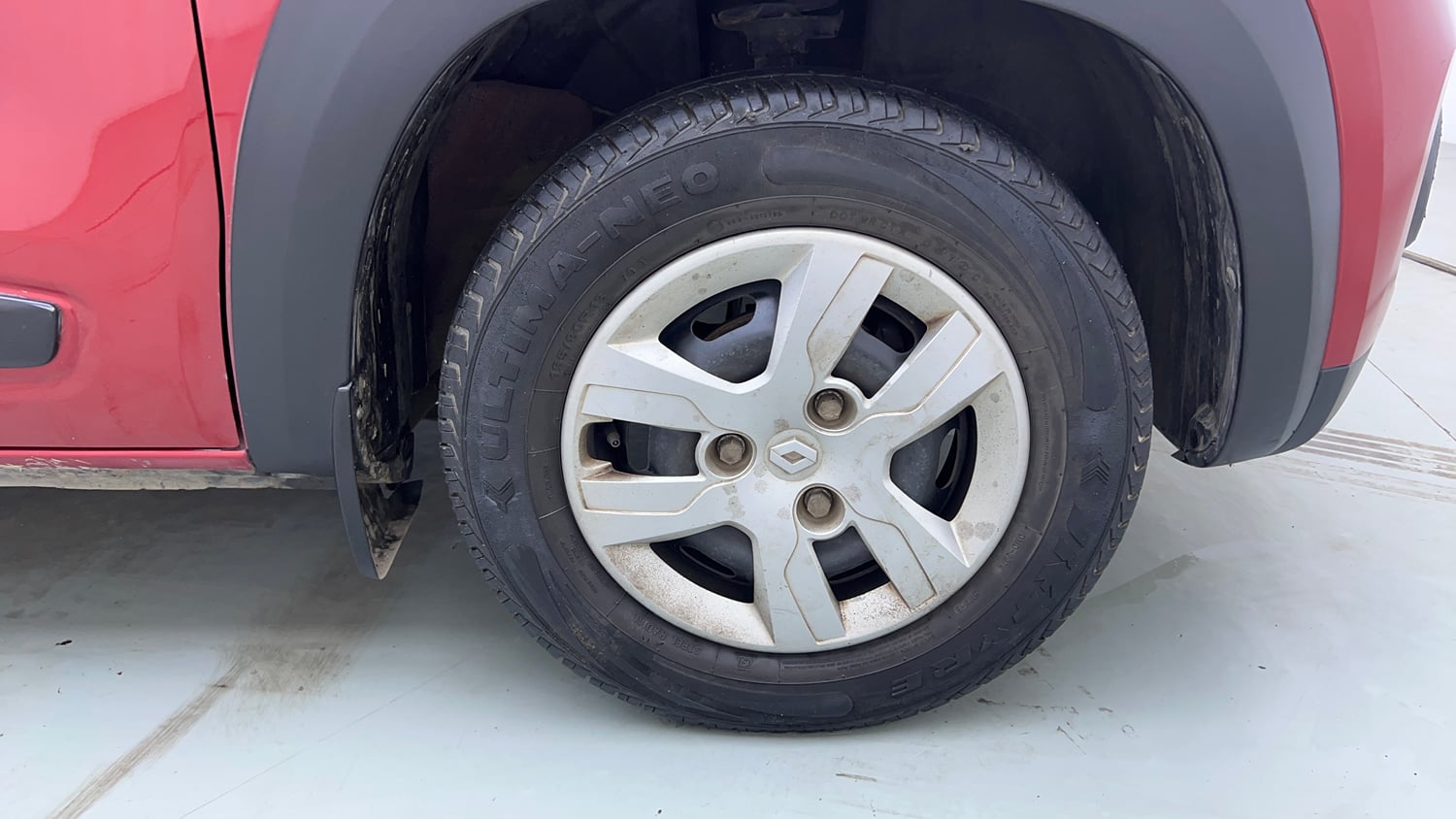 Used 2019 Renault Kwid RXL Petrol Manual tyres RIGHT FRONT TYRE RIM VIEW