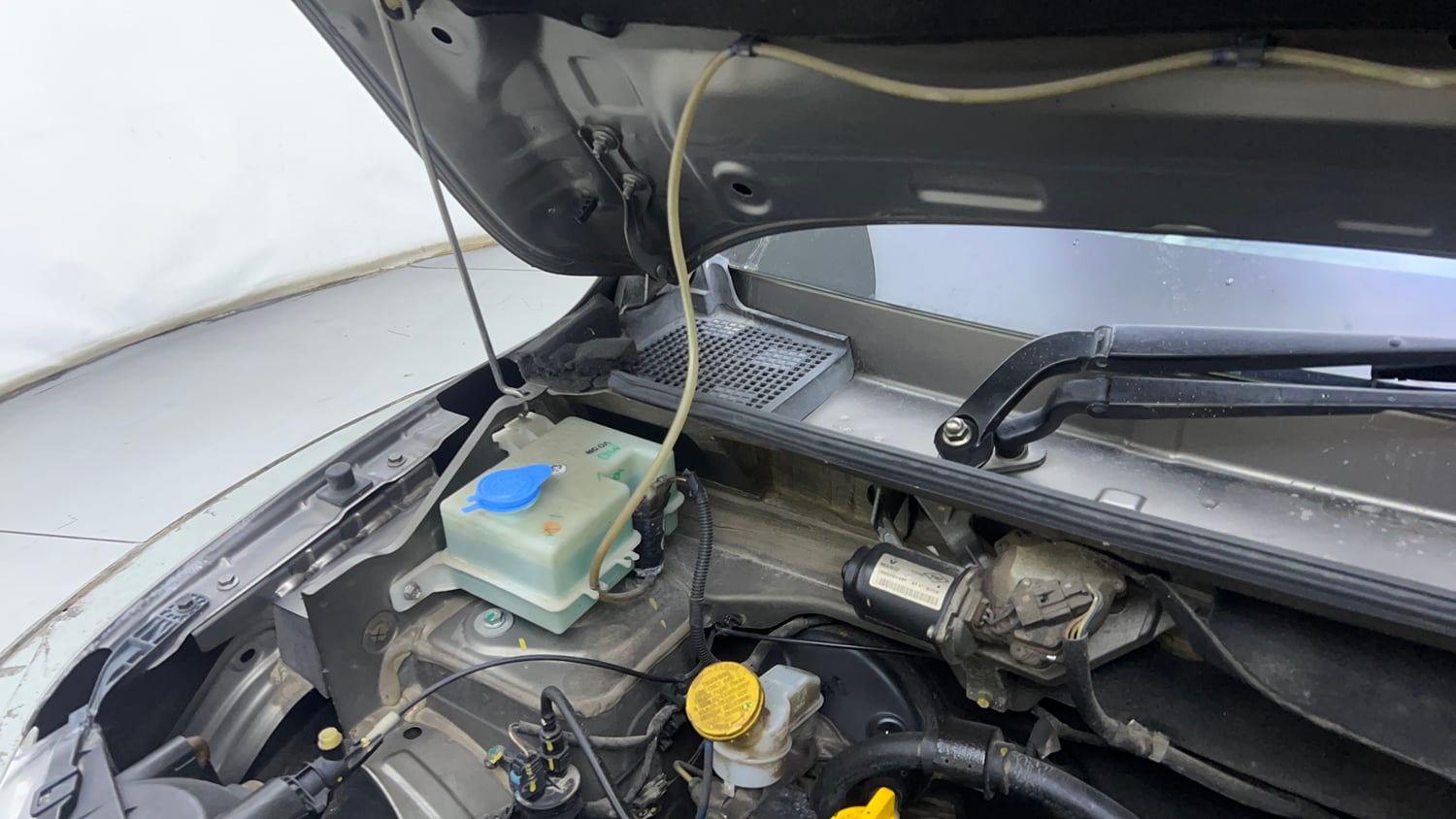 Used 2018 Renault Kwid 1.0 RXT AMT Opt Petrol Automatic engine ENGINE RIGHT SIDE HINGE & APRON VIEW