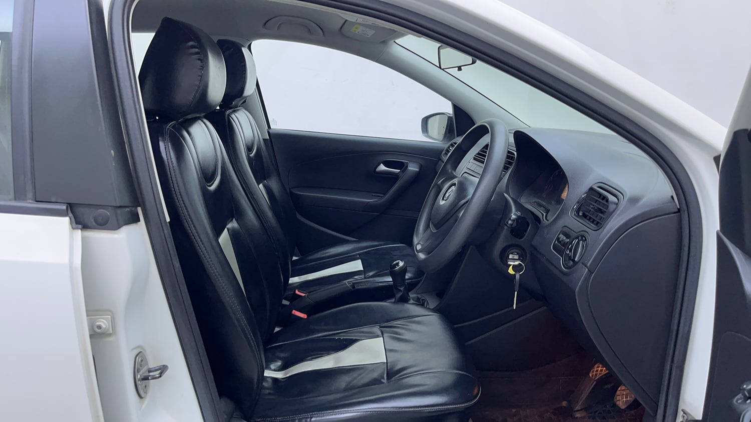 Used 2020 Volkswagen Polo Comfortline Plus 1.0L MPI Petrol Manual interior RIGHT SIDE FRONT DOOR CABIN VIEW