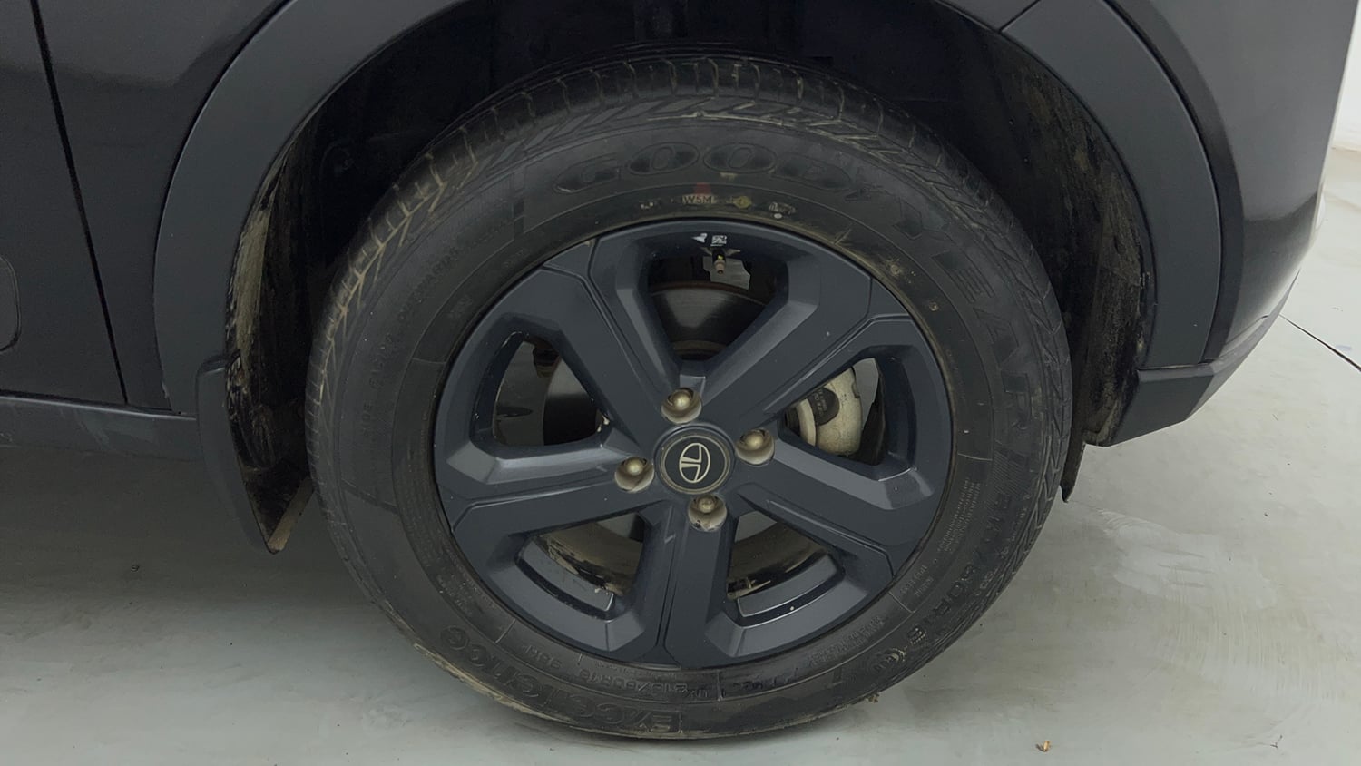 Used 2023 Tata Nexon XZ Plus (S) Dark Edition Petrol Manual tyres RIGHT FRONT TYRE RIM VIEW