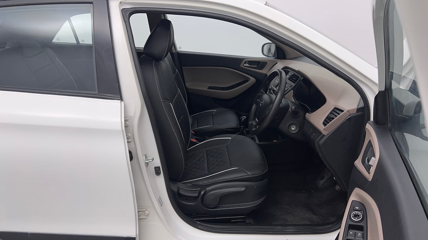 Used 2015 Hyundai Elite i20 Sportz 1.2 Petrol Manual interior RIGHT SIDE FRONT DOOR CABIN VIEW