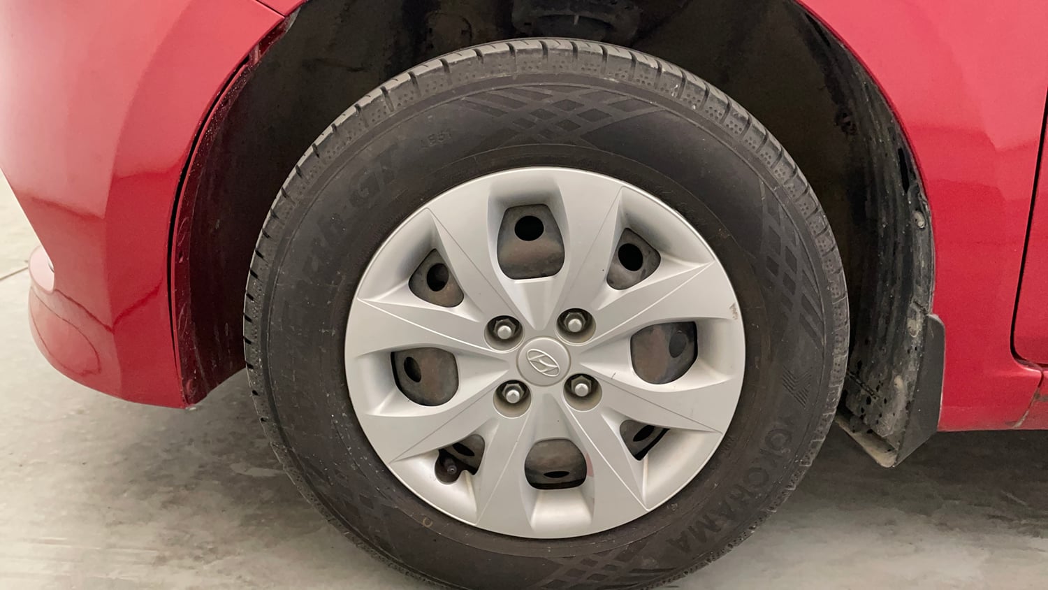 Used 2016 Hyundai Elite i20 Sportz 1.2 Petrol Manual tyres LEFT FRONT TYRE RIM VIEW