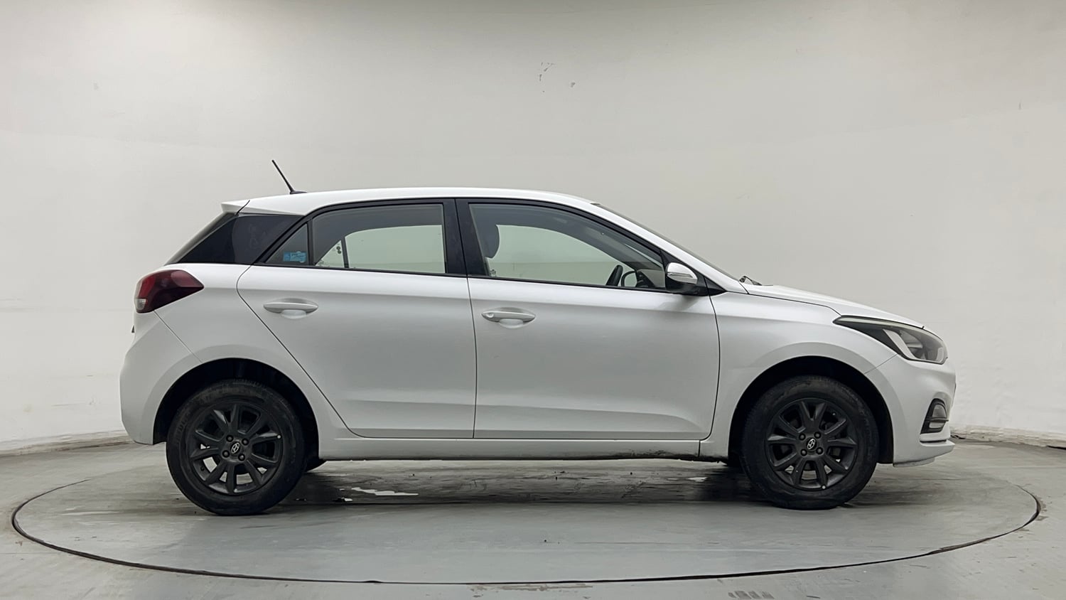 Used 2019 Hyundai Elite i20 Sportz Plus 1.2 CVT Petrol Automatic exterior RIGHT SIDE VIEW