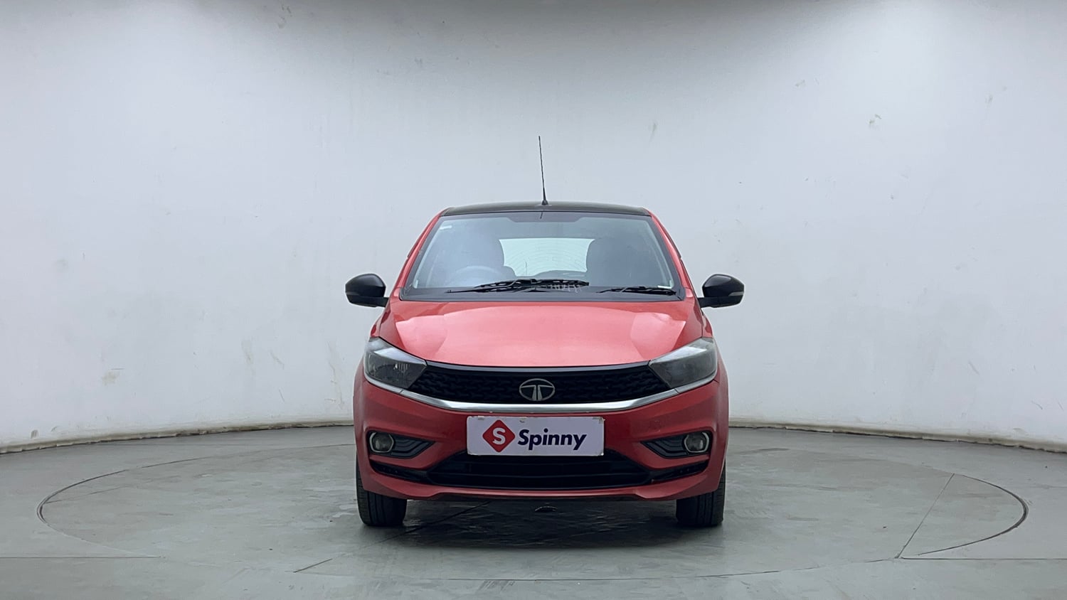 Used 2020 Tata Tiago XZ Plus Dual Tone Petrol Manual exterior FRONT VIEW
