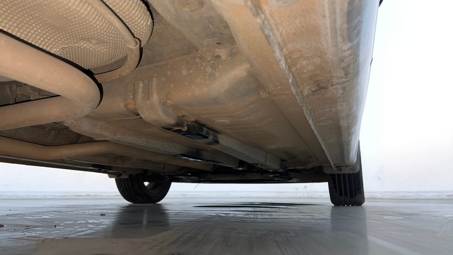 Used 2019 Hyundai Elite i20 Asta 1.2 (O) CVT Petrol Automatic extra REAR RIGHT UNDERBODY VIEW