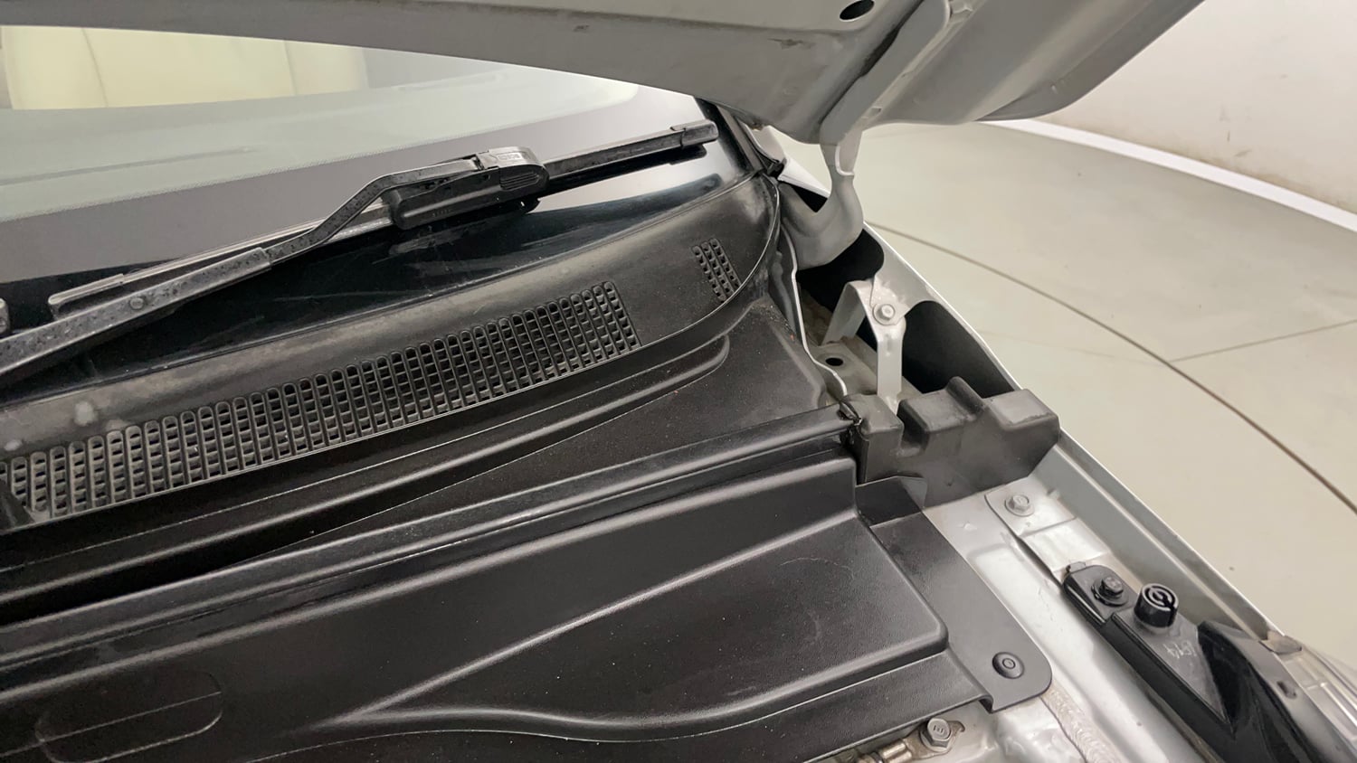 Used 2019 Hyundai Creta SX 1.6 AT Petrol Petrol Automatic engine ENGINE LEFT SIDE HINGE & APRON VIEW
