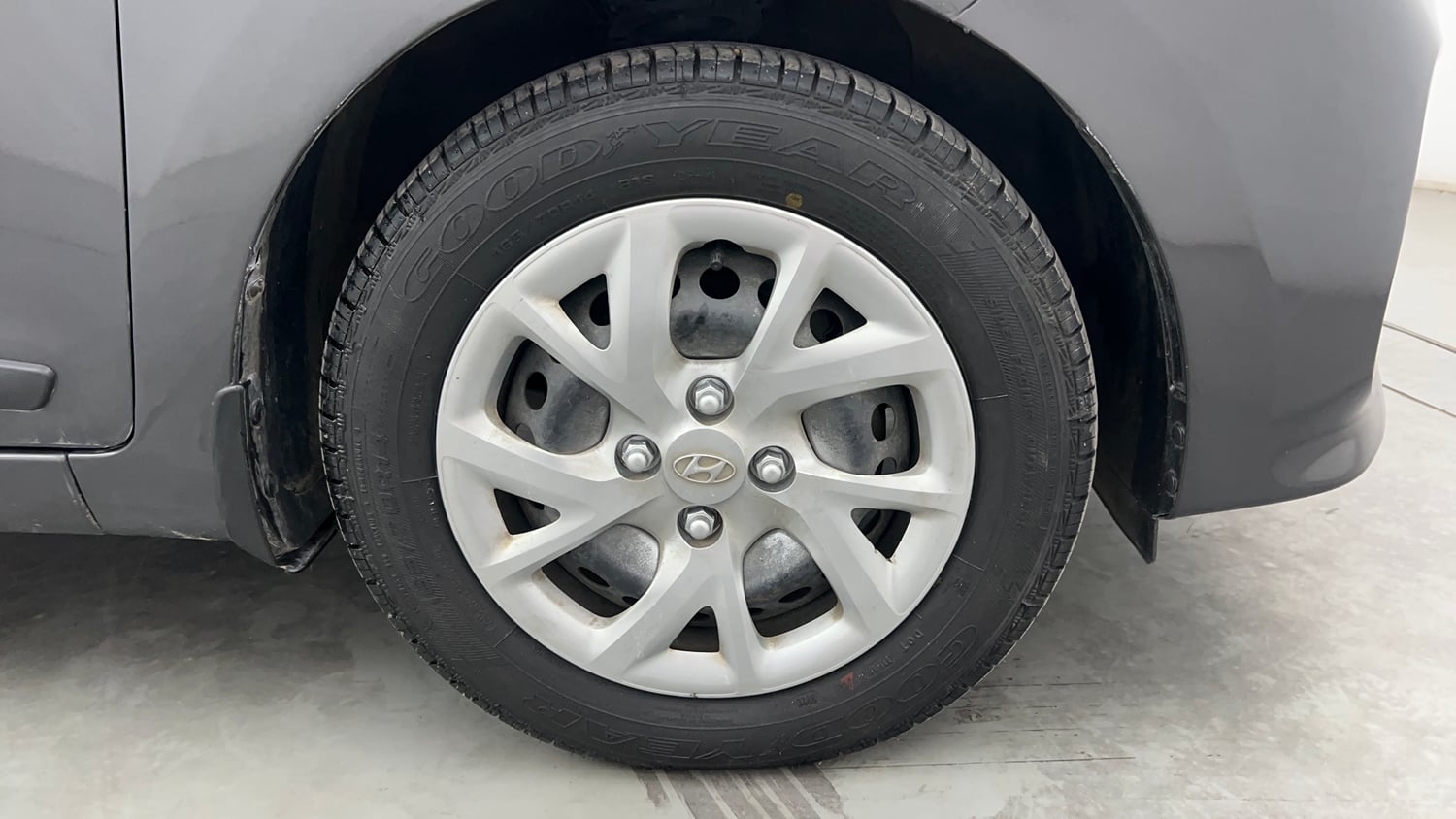 Used 2019 Hyundai Grand i10 Sportz 1.2 Kappa VTVT Petrol Manual tyres RIGHT FRONT TYRE RIM VIEW