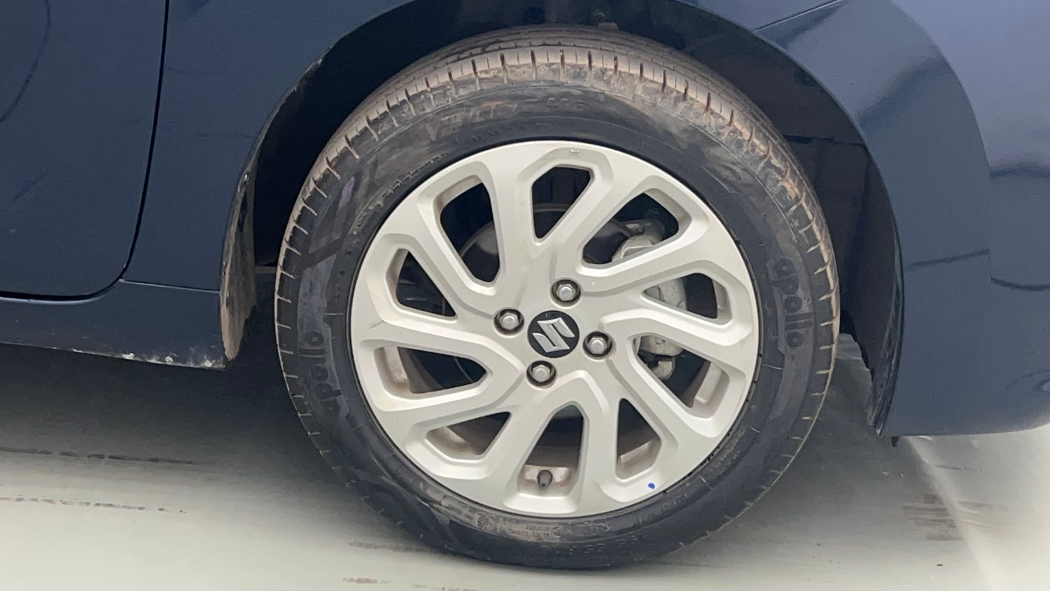 Used 2022 Maruti Suzuki Baleno Zeta AGS Petrol Automatic tyres RIGHT FRONT TYRE RIM VIEW