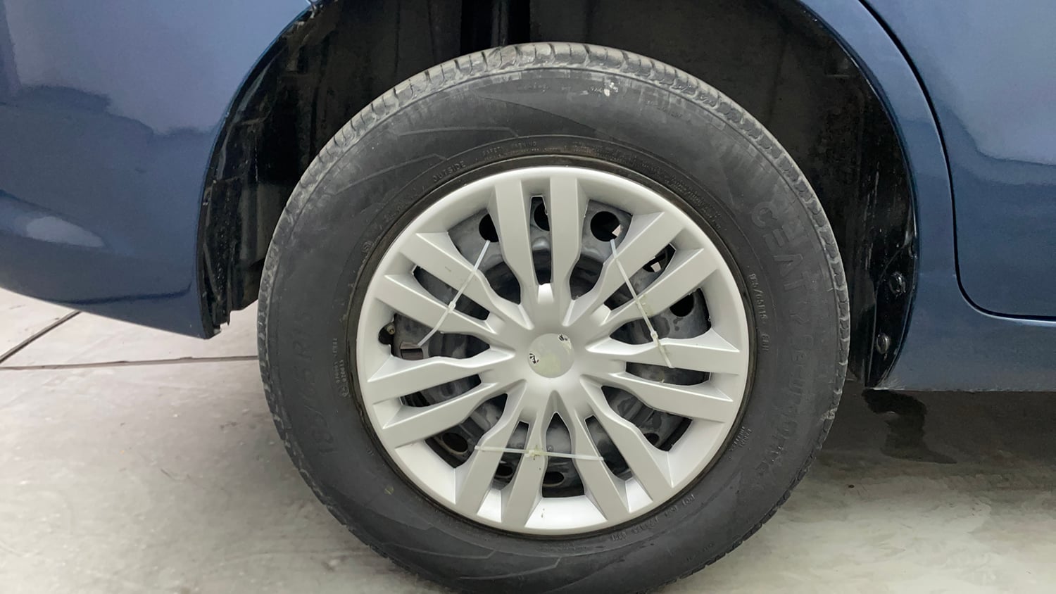 Used 2016 Maruti Suzuki Ertiga VXI AT Petrol Automatic tyres RIGHT REAR TYRE RIM VIEW