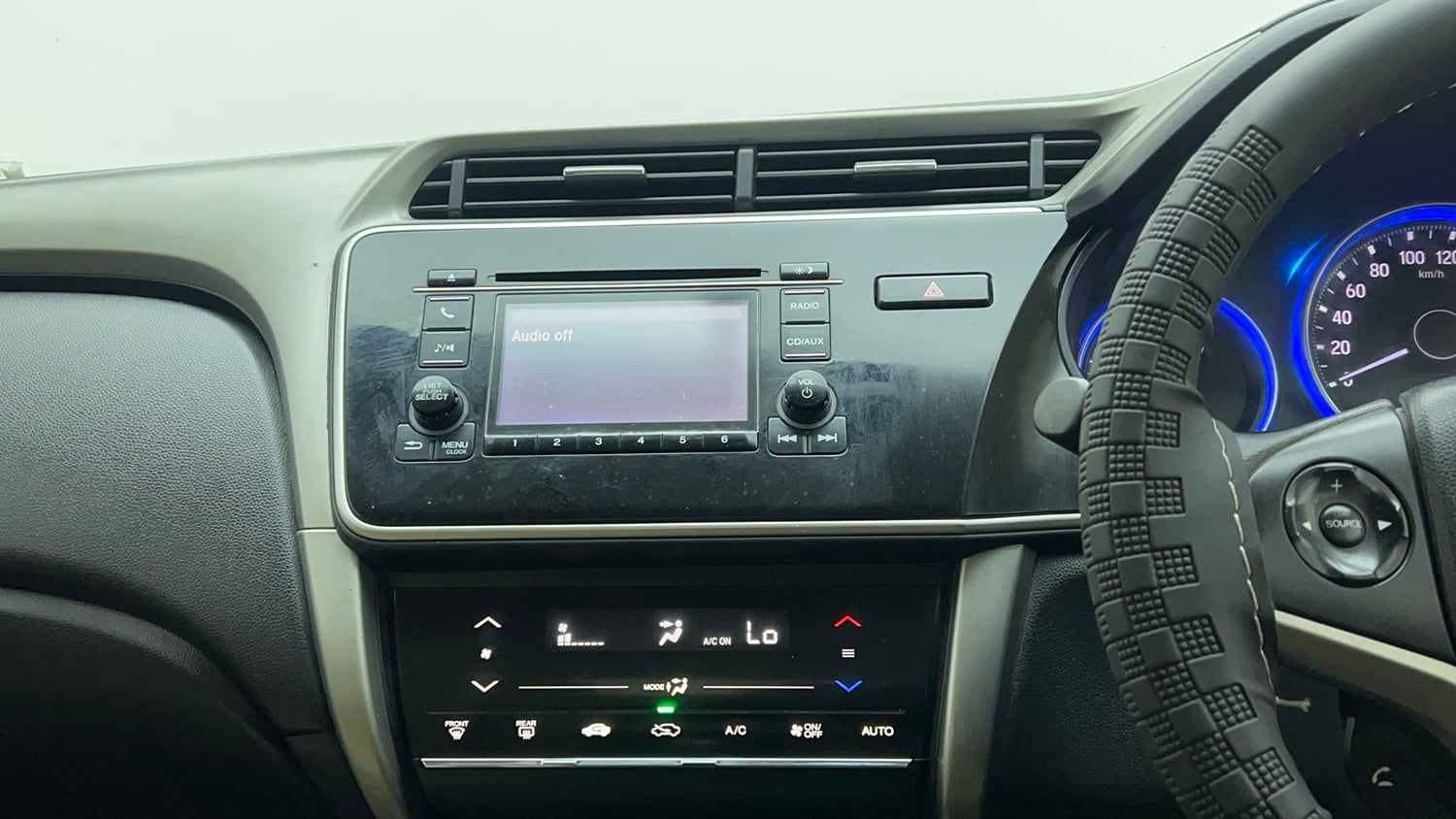 Used 2016 Honda City V Petrol Manual top_features Integrated (in-dash) music system