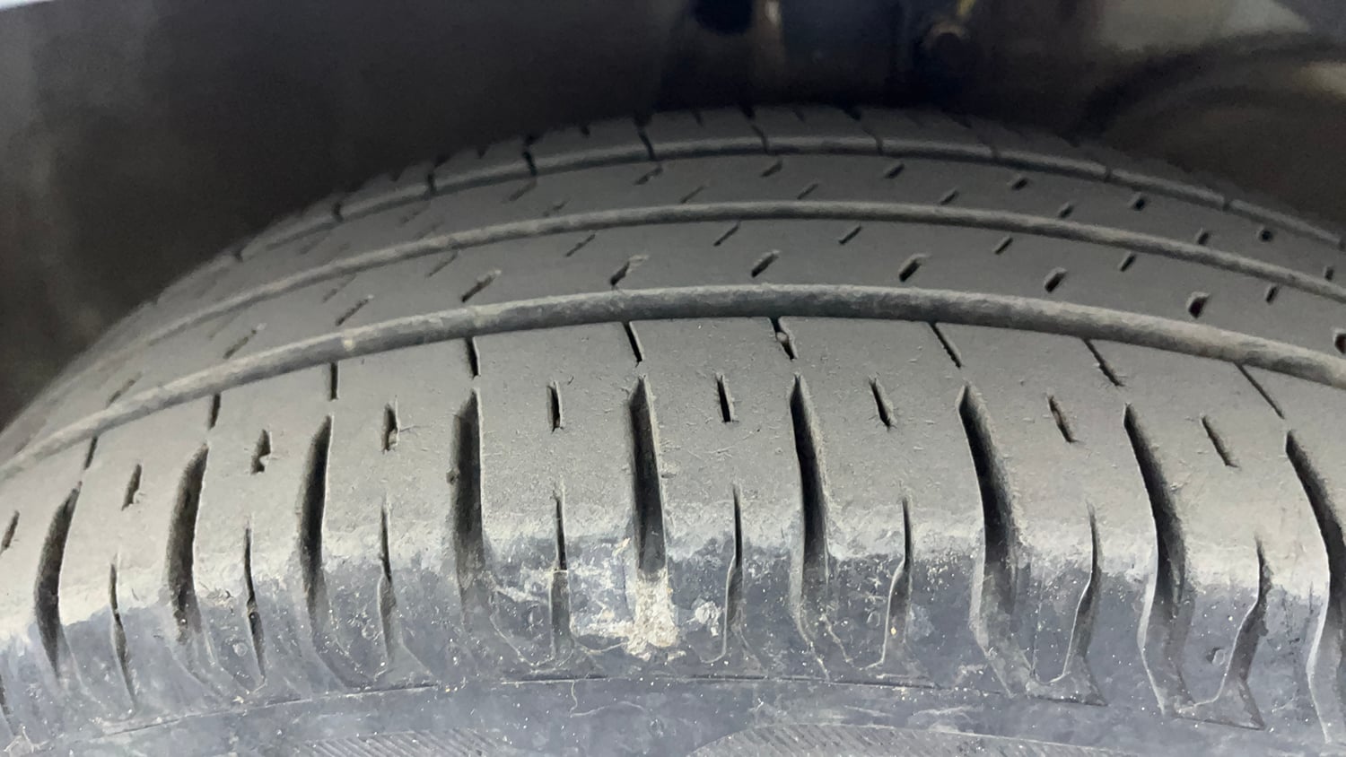 Used 2023 Maruti Suzuki Ertiga ZXi Plus AT Petrol Automatic tyres RIGHT FRONT TYRE TREAD VIEW