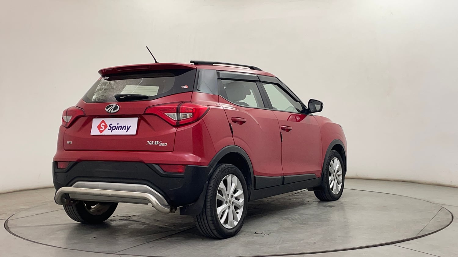 Used 2021 Mahindra XUV 300 W8 1.2 Petrol Petrol Manual exterior RIGHT REAR CORNER VIEW