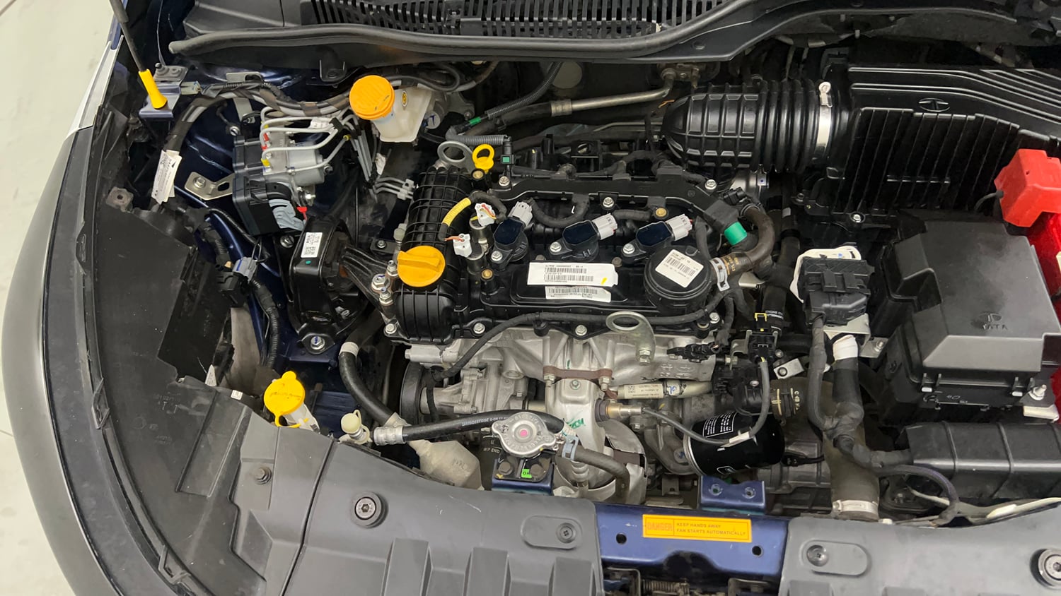 Used 2022 Tata Altroz XZA Petrol Petrol Automatic engine ENGINE RIGHT SIDE VIEW
