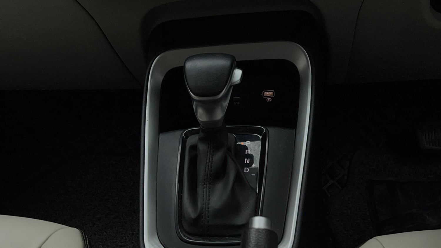 Used 2023 Kia Sonet HTX 1.0 Turbo Petrol DCT Petrol Automatic interior GEAR  KNOB VIEW