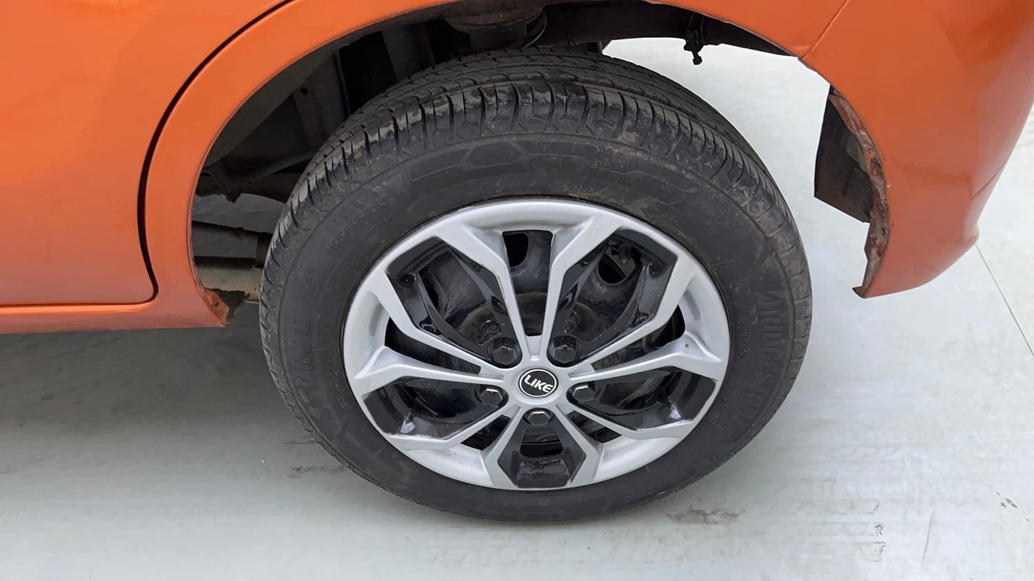 Used 2015 Maruti Suzuki Alto K10 VXi (O) Petrol Manual tyres LEFT REAR TYRE RIM VIEW
