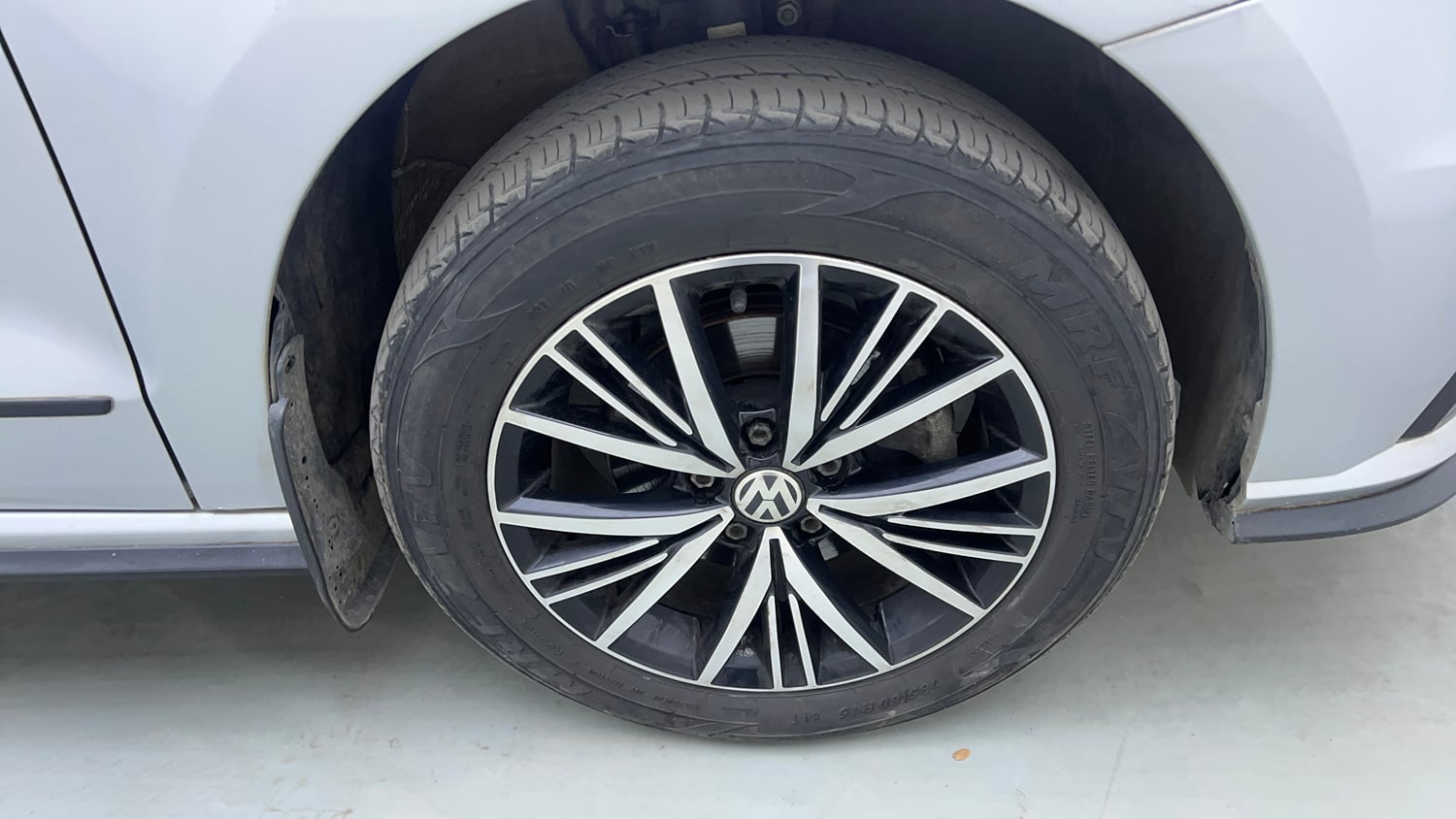 Used 2022 Volkswagen Vento Highline 1.0L TSI Petrol Manual tyres RIGHT FRONT TYRE RIM VIEW