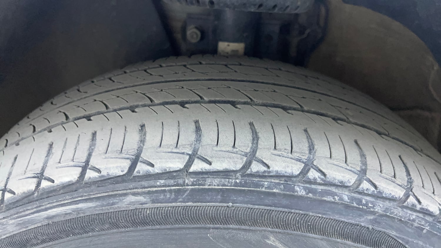 Used 2022 Volkswagen Vento Highline 1.0L TSI Petrol Manual tyres LEFT FRONT TYRE TREAD VIEW