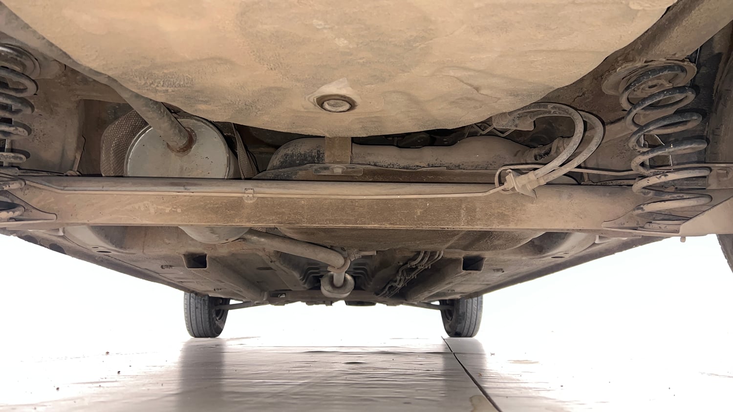 Used 2016 Renault Kwid RXT Petrol Manual extra REAR UNDERBODY VIEW (TAKEN FROM REAR)