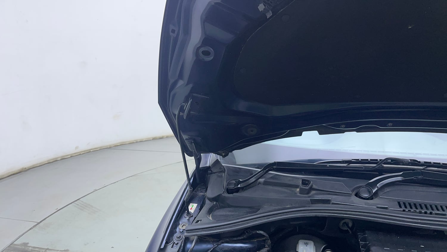 Used 2023 Tata Tigor XZ Plus Petrol Manual engine ENGINE RIGHT SIDE HINGE & APRON VIEW