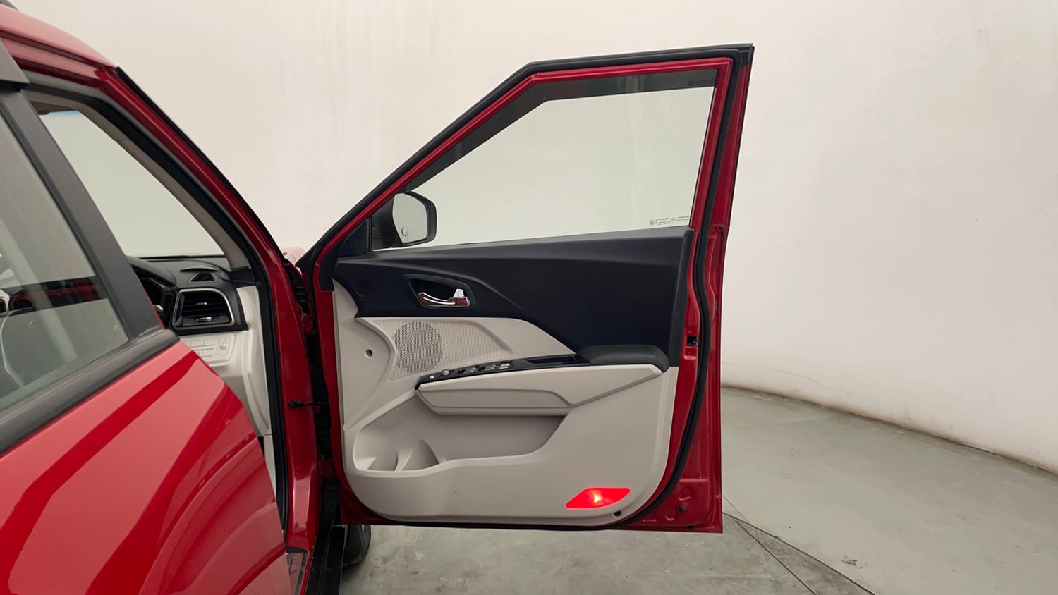 Used 2021 Mahindra XUV 300 W8 1.2 Petrol Petrol Manual interior RIGHT FRONT DOOR OPEN VIEW