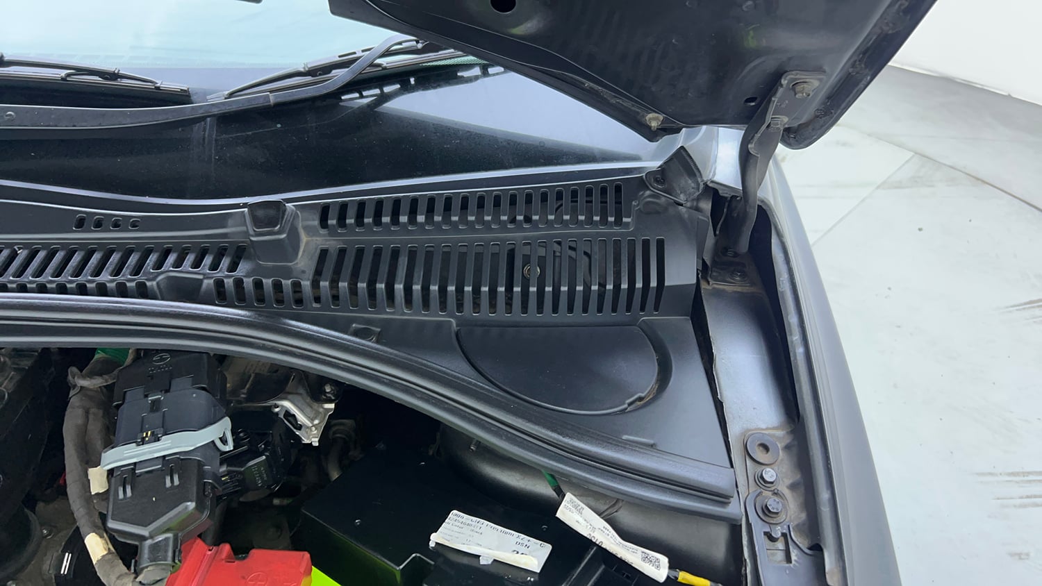 Used 2022 Tata Tiago XZ Plus CNG Cng Manual engine ENGINE LEFT SIDE HINGE & APRON VIEW