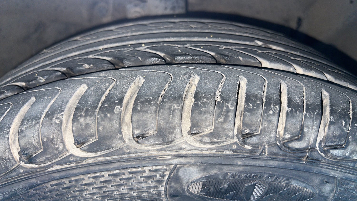 Used 2015 Ford EcoSport Titanium 1.5L Ti-VCT AT Petrol Automatic tyres RIGHT FRONT TYRE TREAD VIEW