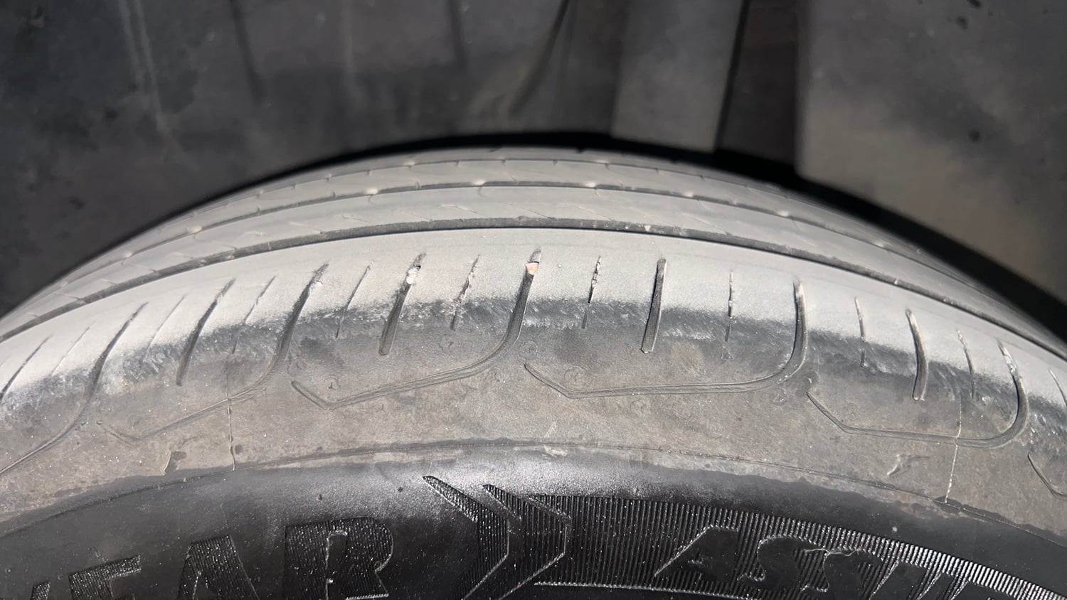 Used 2020 Maruti Suzuki Swift ZXi Plus AMT Petrol Automatic tyres LEFT REAR TYRE TREAD VIEW