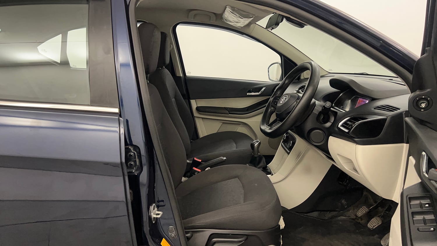 Used 2023 Tata Tigor XZ Plus CNG Cng Manual interior RIGHT SIDE FRONT DOOR CABIN VIEW