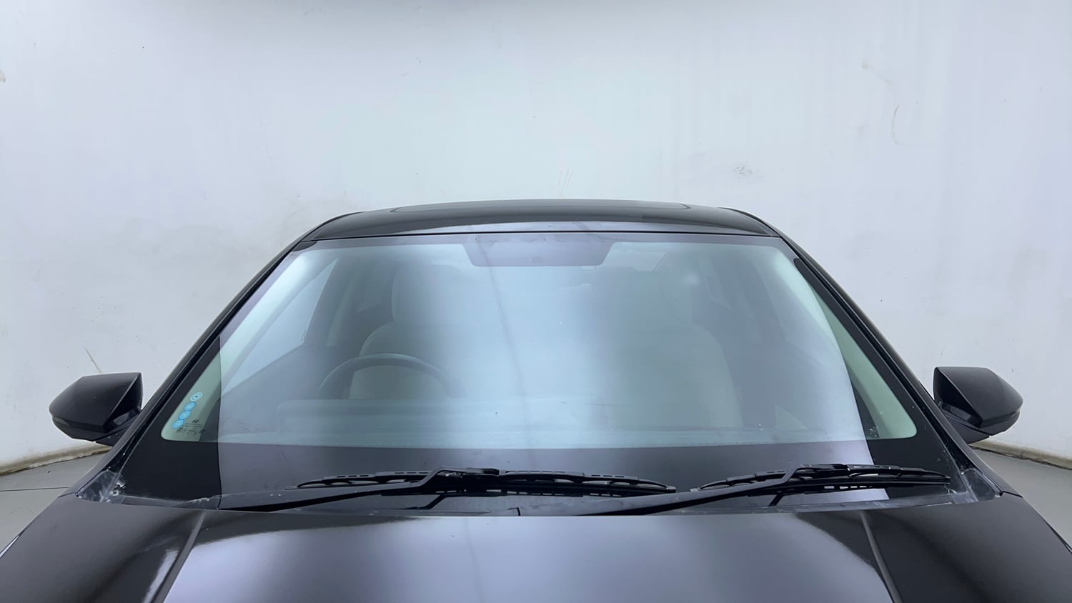Used 2023 Hyundai Verna SX (O)1.5 MPi Petrol Manual exterior FRONT WINDSHIELD VIEW