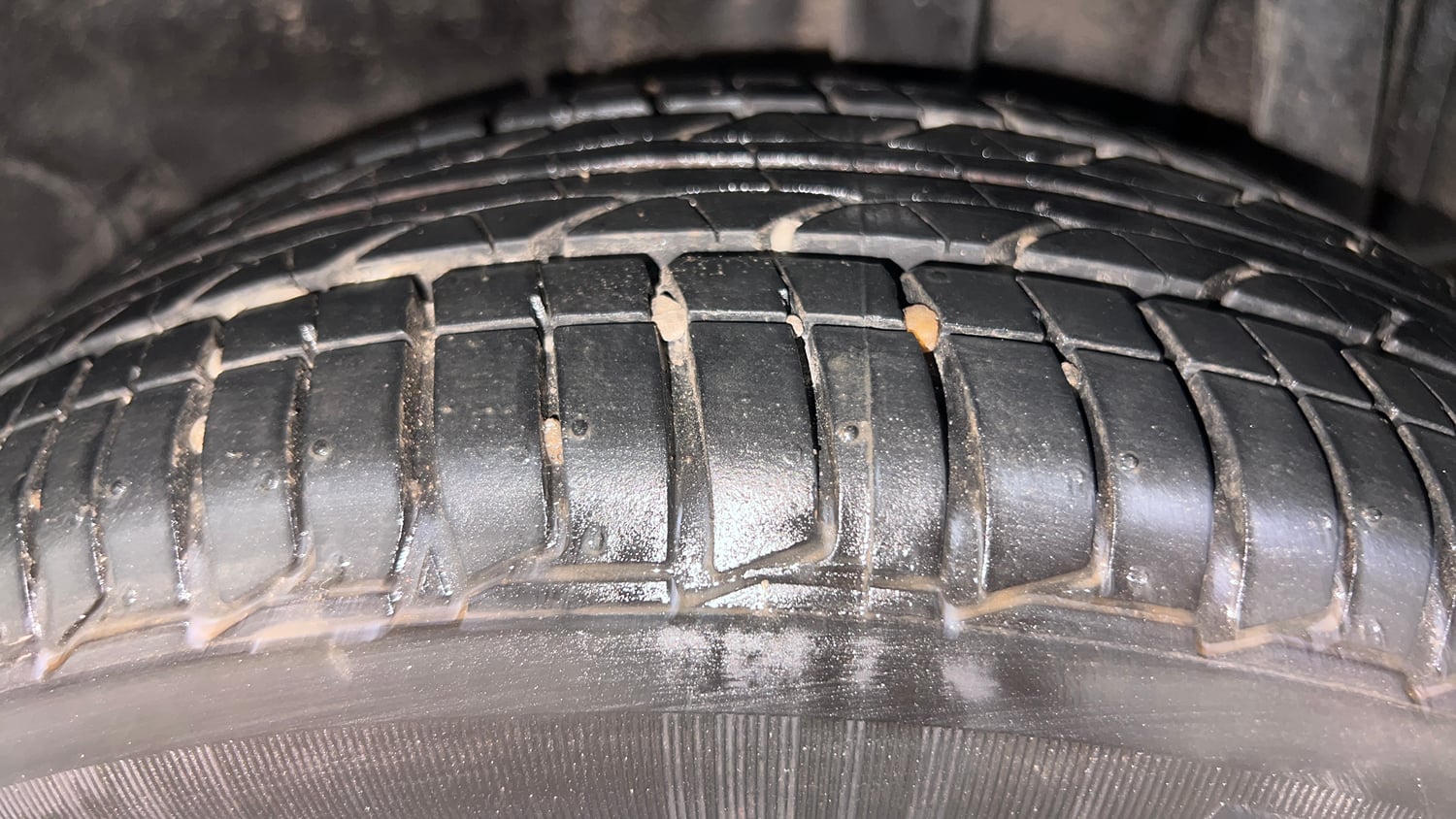Used 2024 Tata Tiago XZA Plus Petrol Automatic tyres LEFT REAR TYRE TREAD VIEW