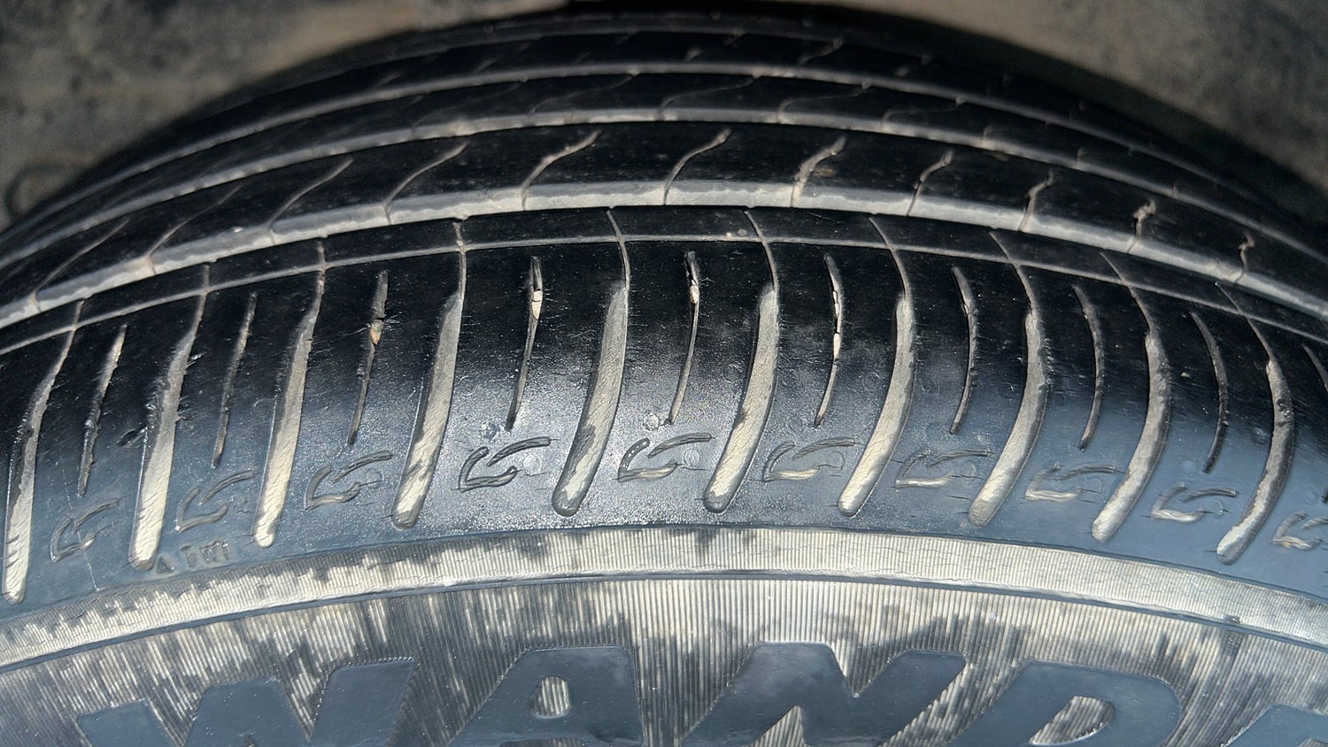 Used 2023 Kia Sonet HTX 1.0 Turbo Petrol DCT Petrol Automatic tyres RIGHT REAR TYRE TREAD VIEW