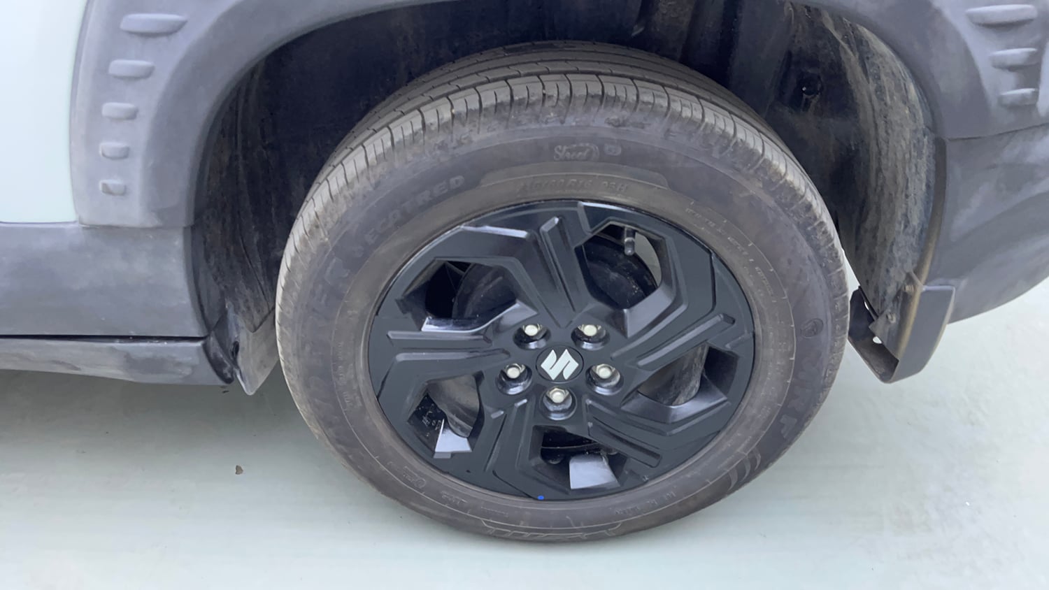 Used 2025 Maruti Suzuki Brezza ZXi AT Petrol Automatic tyres LEFT REAR TYRE RIM VIEW