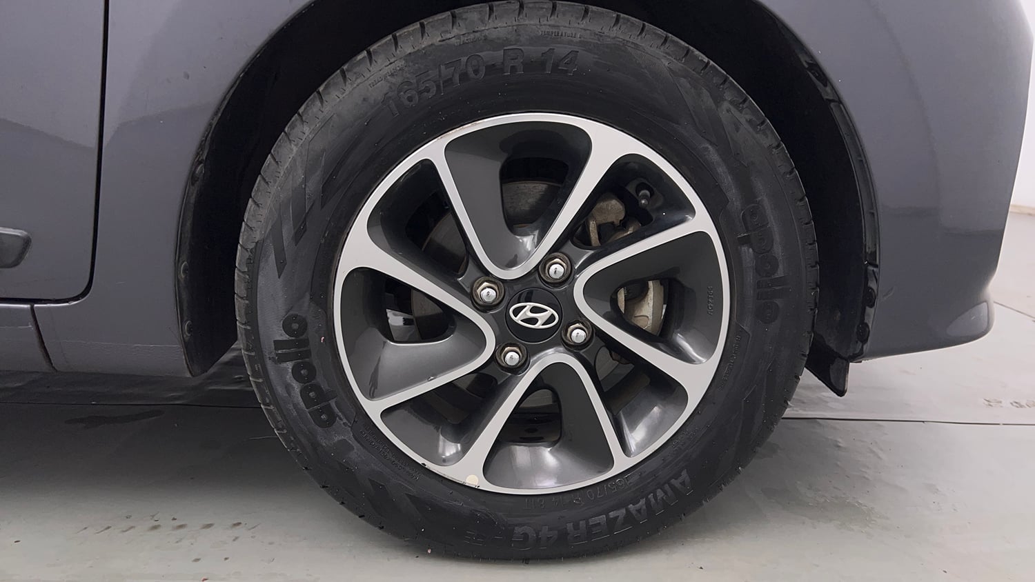 Used 2017 Hyundai Grand i10 Asta 1.2 Kappa VTVT Petrol Manual tyres RIGHT FRONT TYRE RIM VIEW