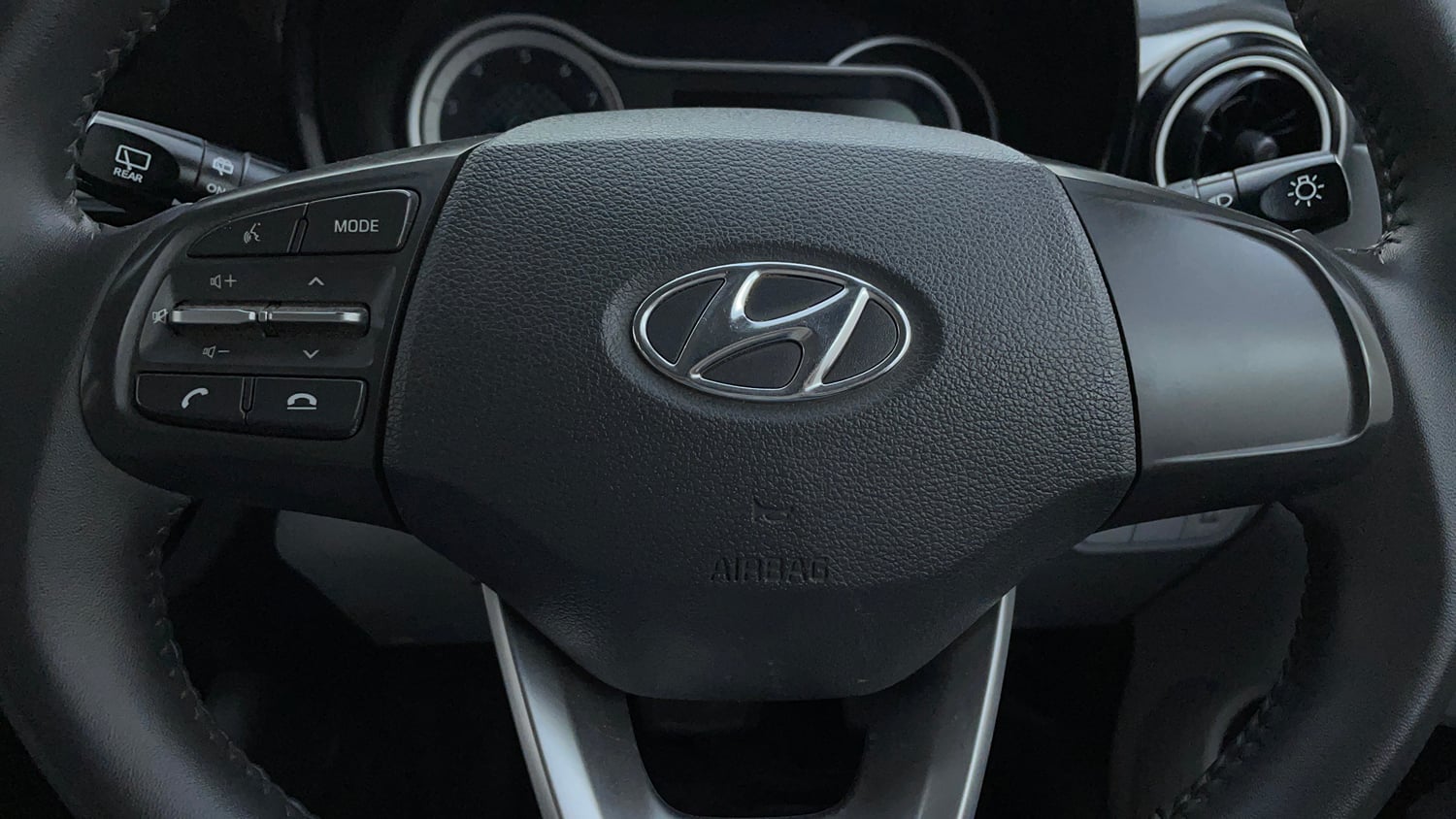 Used 2021 Hyundai Grand i10 Nios Asta AMT 1.2 Kappa VTVT Petrol Automatic top_features Airbags