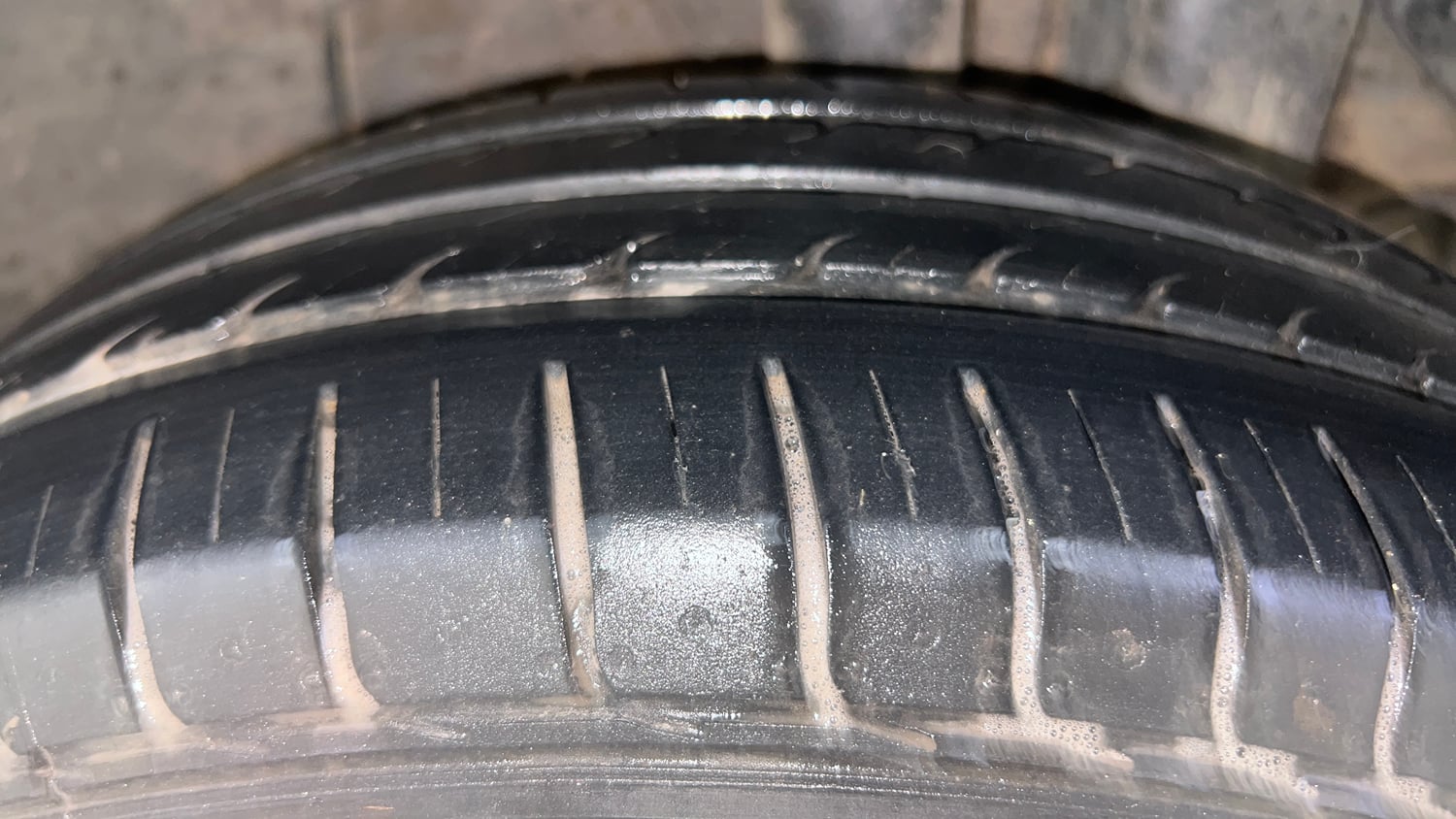 Used 2016 Hyundai Elite i20 Sportz 1.2 Petrol Manual tyres LEFT REAR TYRE TREAD VIEW