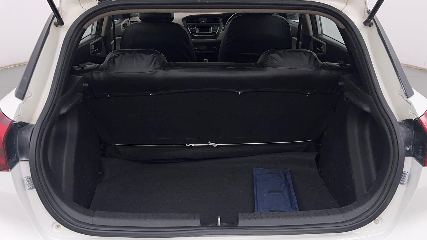 Used 2015 Hyundai Elite i20 Sportz 1.2 Petrol Manual interior DICKY INSIDE VIEW